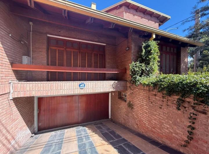 Casa · 425m² · 5 Ambientes · 3 Cocheras
