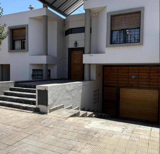 Casa · 257m² · 5 Ambientes · 1 Cochera