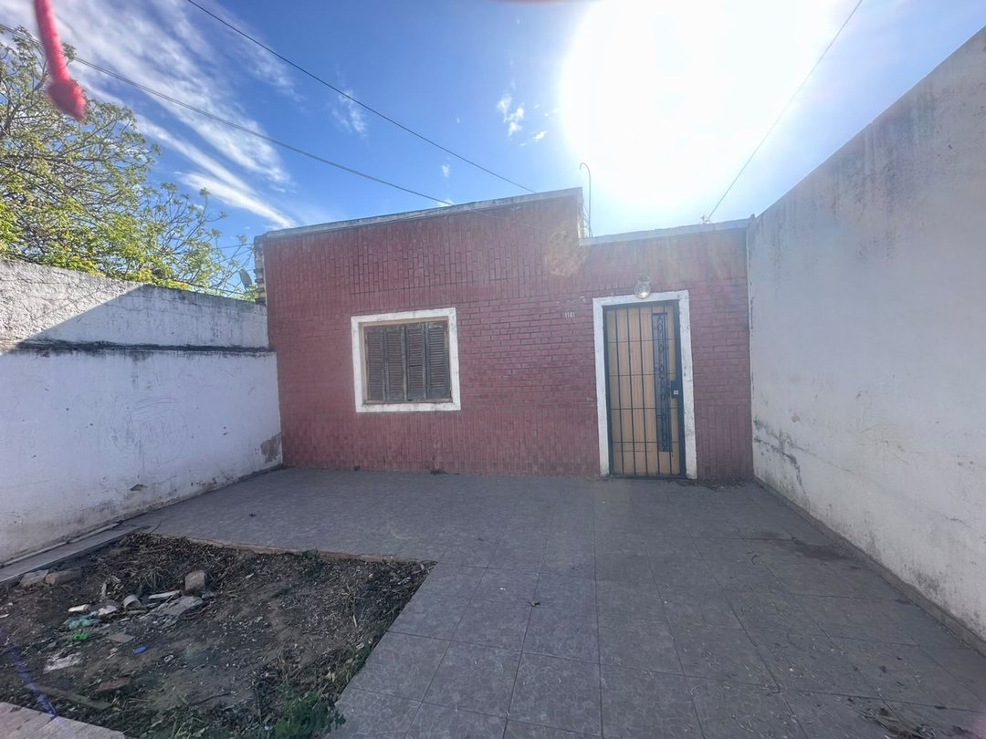 ALQUILER - CASA 3 DORMI - Barrio GRAL BUSTOS