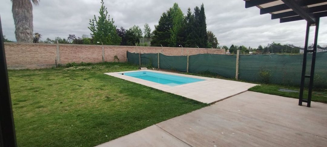 CASA CON PILETA EN VENTA VISTALBA LUJAN DE CUYO