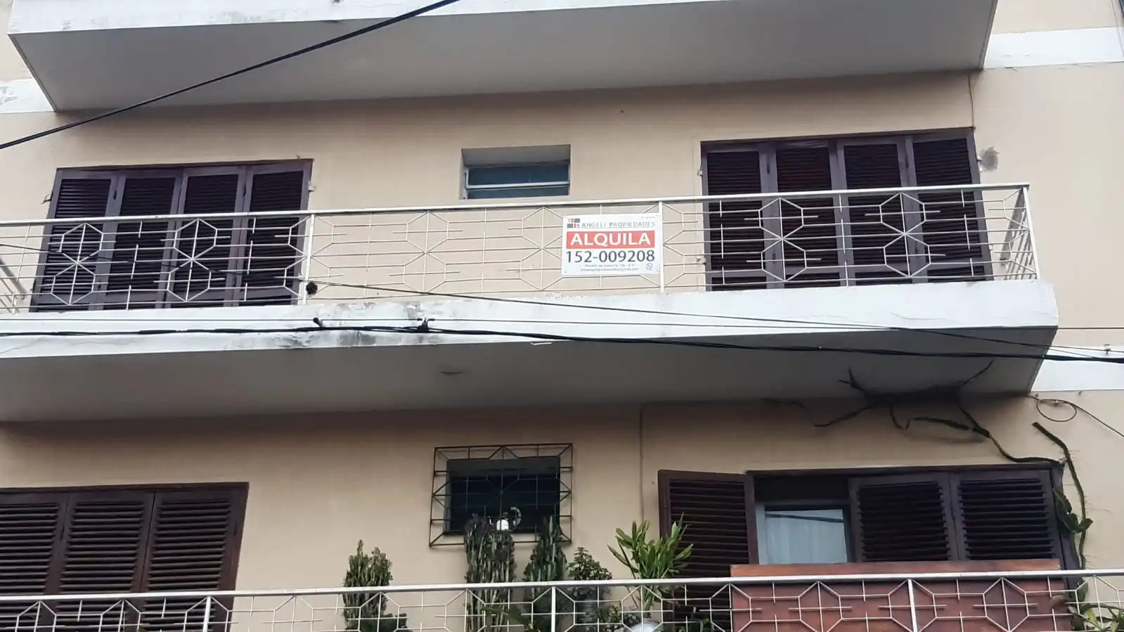 Guemes. Frente, balcón, 2 dorm. Coc. separada, balcón. $ 580 mil