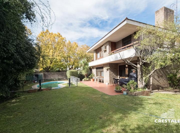 Casa · 330m² · 5 Ambientes · 1 Cochera