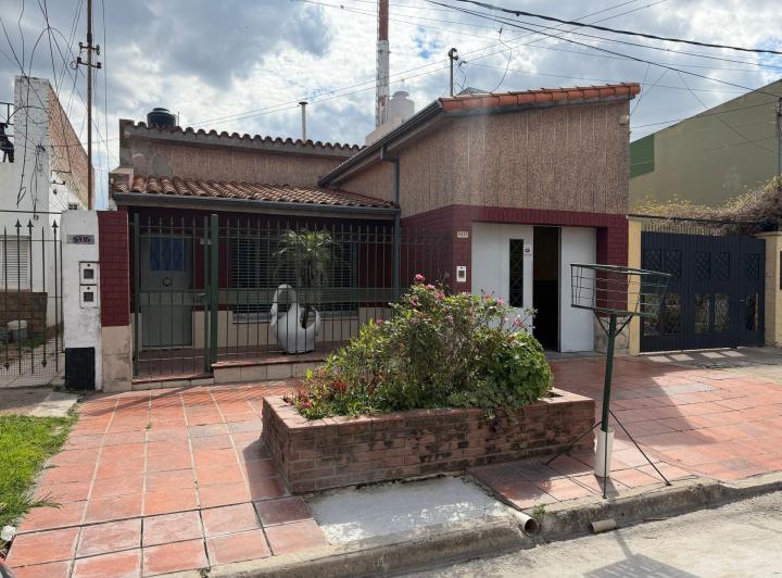 Casa · 200m² · 3 Ambientes · 2 Cocheras