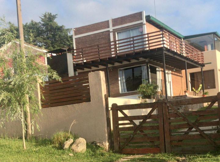 Casa · 300m² · 4 Ambientes · 2 Cocheras