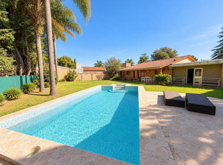 Casa · 950m² · 4 Dormitorios · 4 Cocheras
