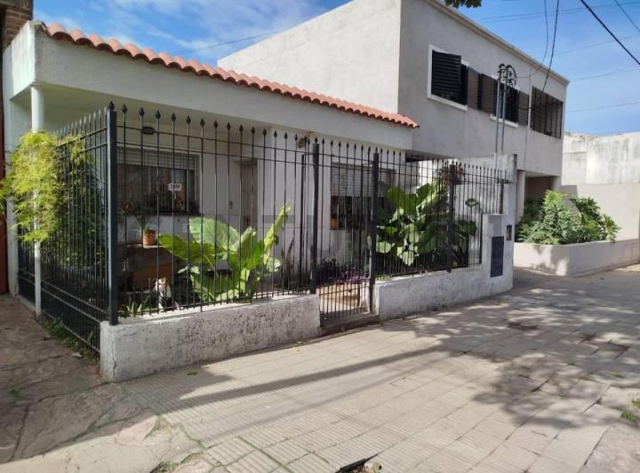 Casa · 247m² · 5 Ambientes · 1 Cochera