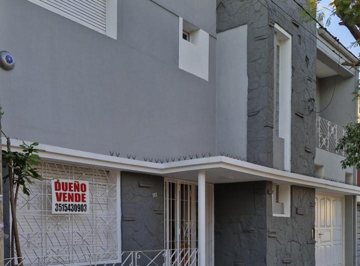 Casa · 140m² · 3 Dormitorios · 1 Cochera