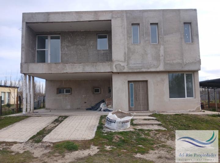 Casa · 794m² · 8 Ambientes · 2 Cocheras