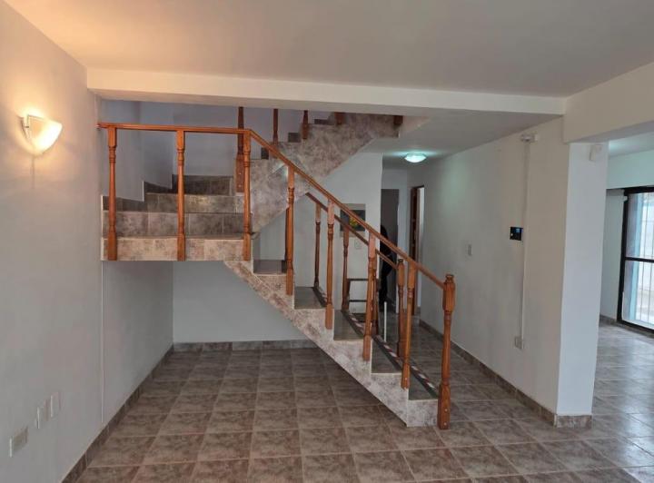 Edificio · 220m²
