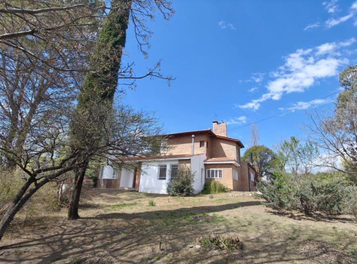 Casa · 300m² · 10 Ambientes · 1 Cochera