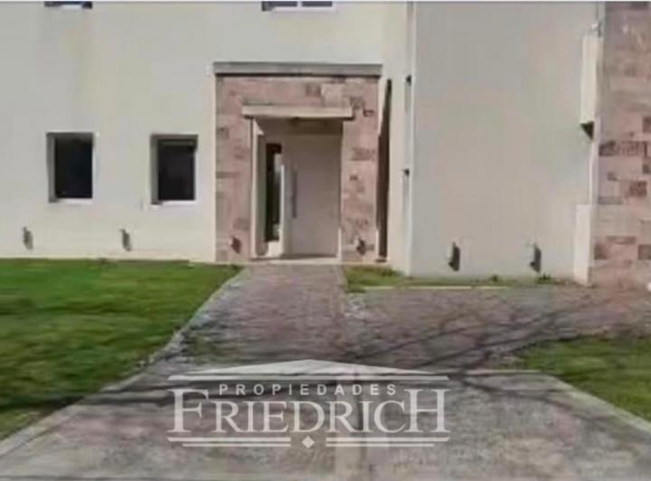 Casa · 246m² · 6 Ambientes · 5 Cocheras