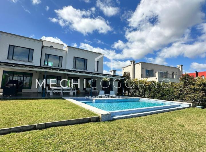 Casa · 280m² · 5 Ambientes · 4 Cocheras