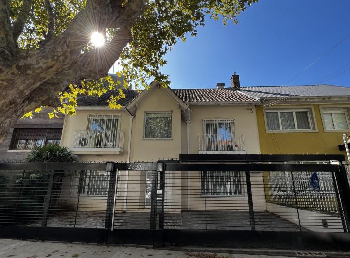 Casa · 400m² · 6 Ambientes · 3 Cocheras