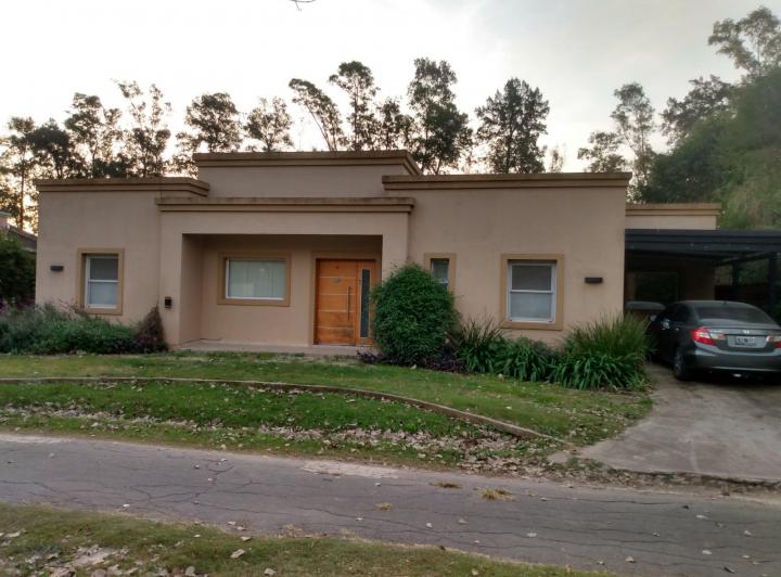 Casa · 180m² · 5 Ambientes · 5 Cocheras