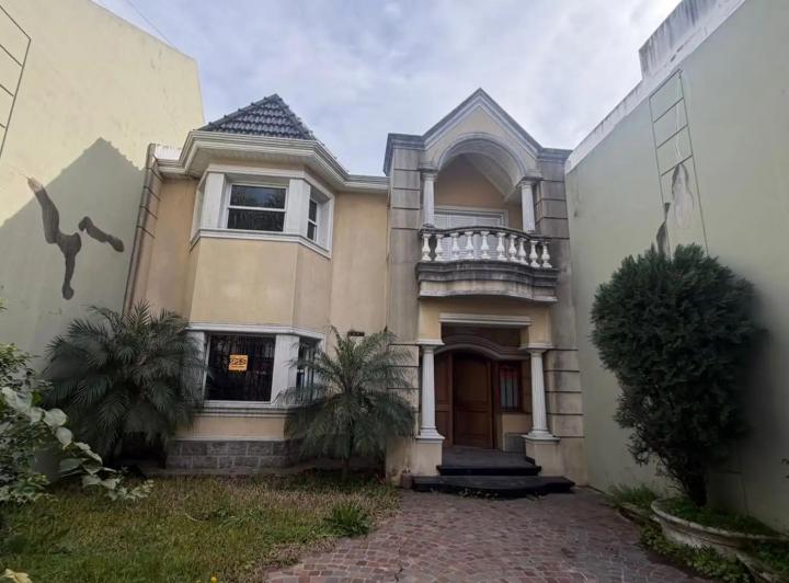 Casa · 250m² · 5 Ambientes · 1 Cochera