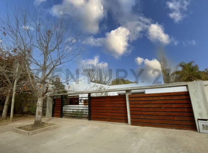 Casa · 211m² · 6 Ambientes · 2 Cocheras