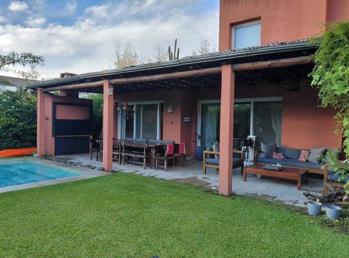 Casa · 200m² · 4 Ambientes
