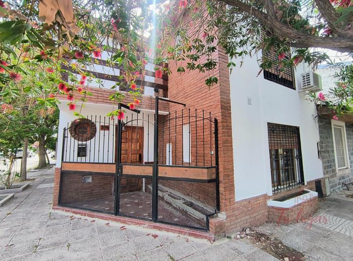 Casa · 100m² · 5 Ambientes · 1 Cochera