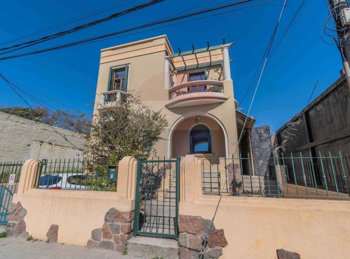 Casa · 236m² · 5 Ambientes · 1 Cochera