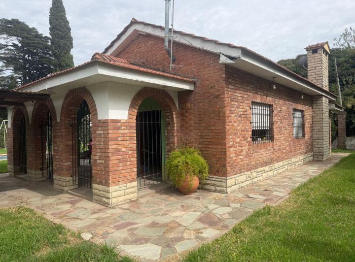Casa · 235m² · 4 Ambientes · 2 Cocheras