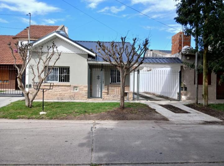 Casa · 60m² · 3 Ambientes · 2 Cocheras