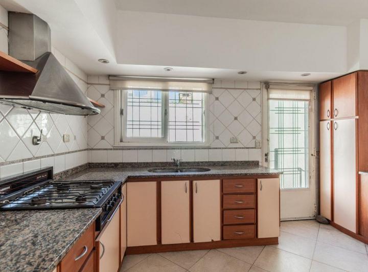Casa · 120m² · 5 Ambientes · 2 Cocheras