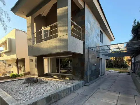 Casa en Alquiler en Mendoza, Capital