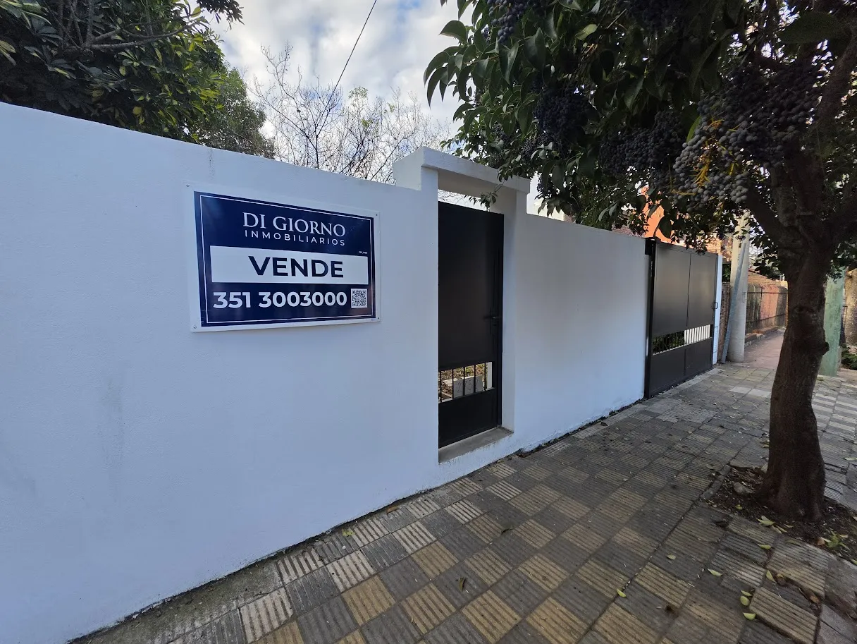 Casa en Venta en Villa Cabrera a m del Shopping