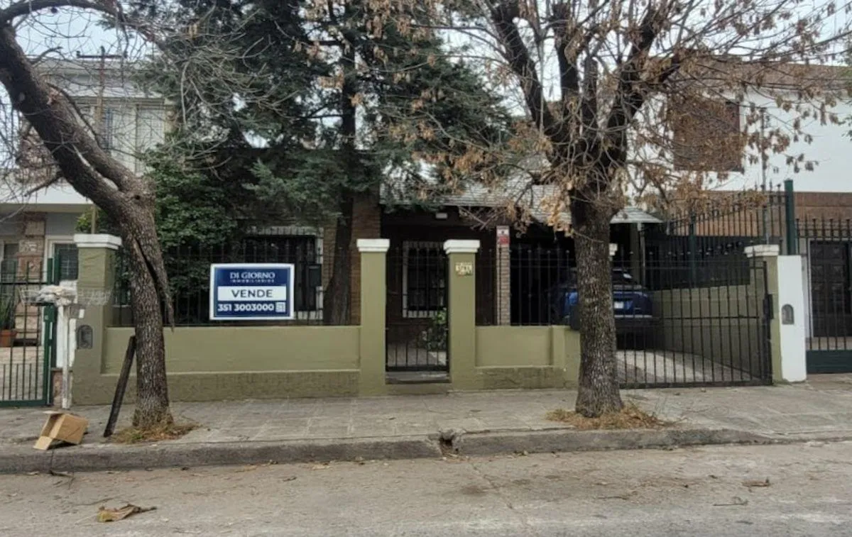 Excepcional Casa a m de Av Caraffa APTA CREDITO!!