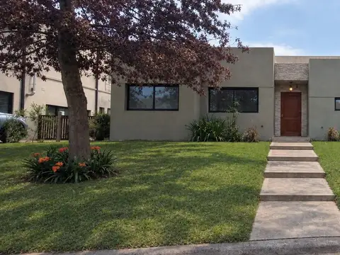 Casa en Alquiler en Pilar del Este - Santa Guadalupe, Countries y Barrios Cerrados en Pilar