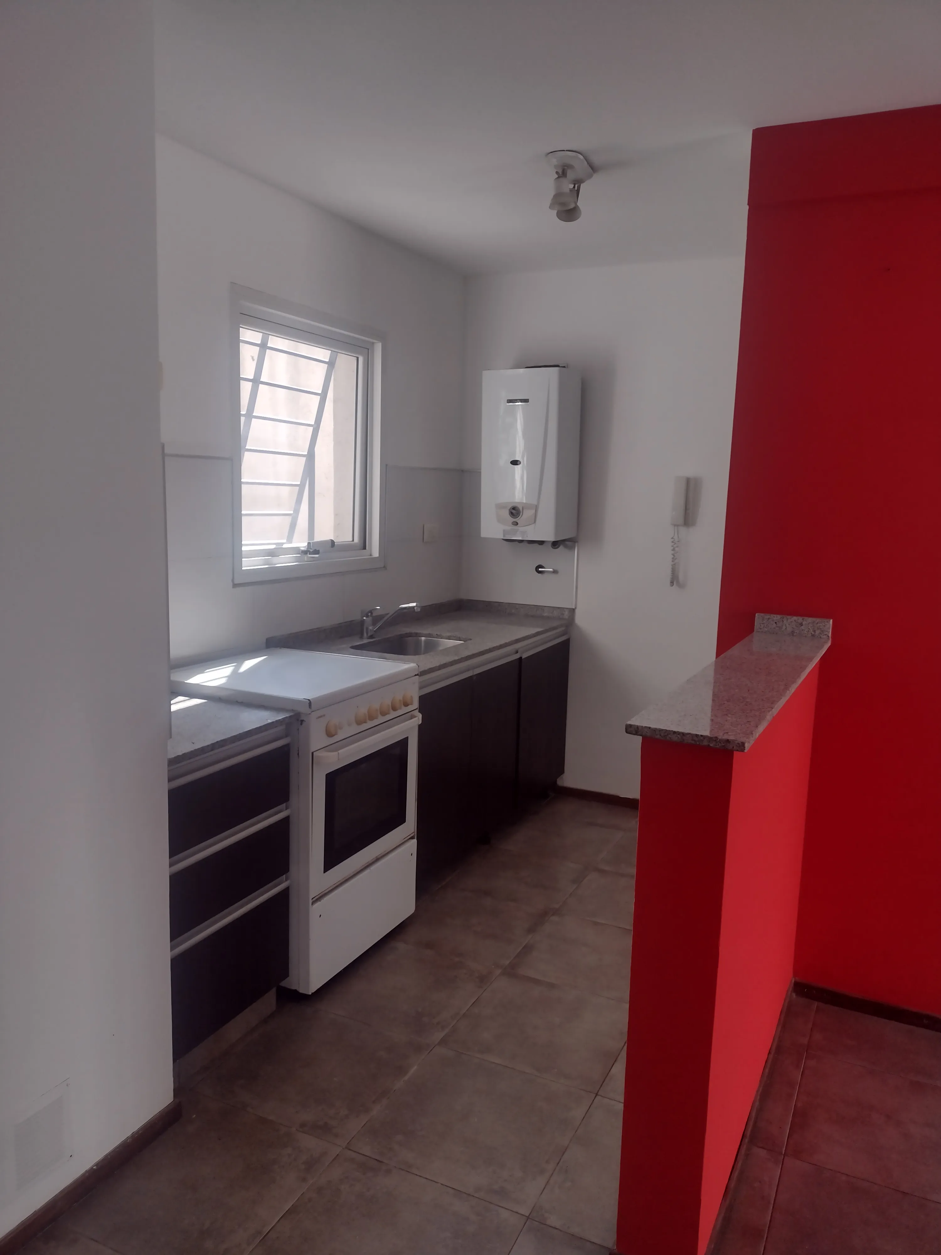 UN DORMITORIO - PLANTA BAJA CON PATIO Y ASADOR