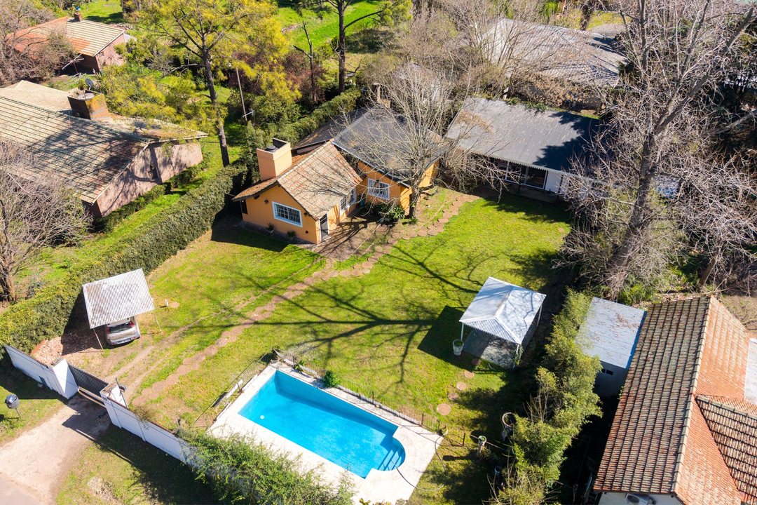 VENTA CASA 4 AMBIENTES C/ JARDIN Y PILETA EN PILAR