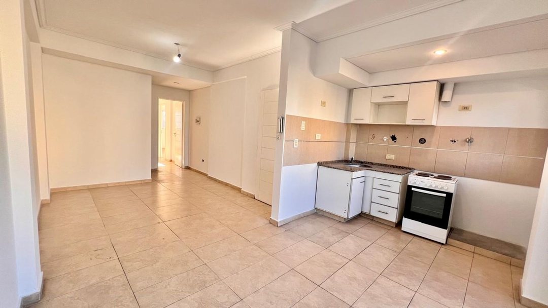 EN VENTA DEPTO. 3 AMB-CON COCHERA-LANÚS ESTE