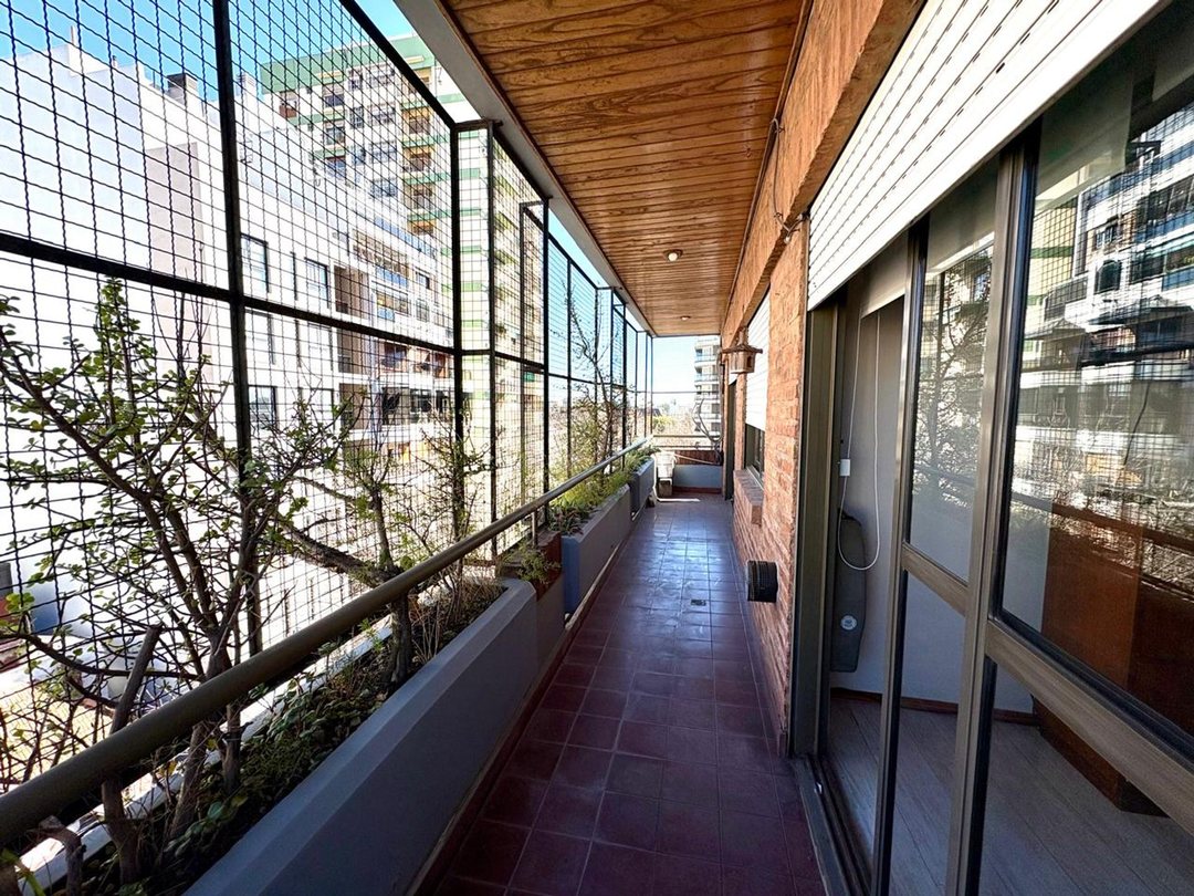 VENTA 3 AMBIENTES LINIERS SEMIPISO BALCON CORRIDO