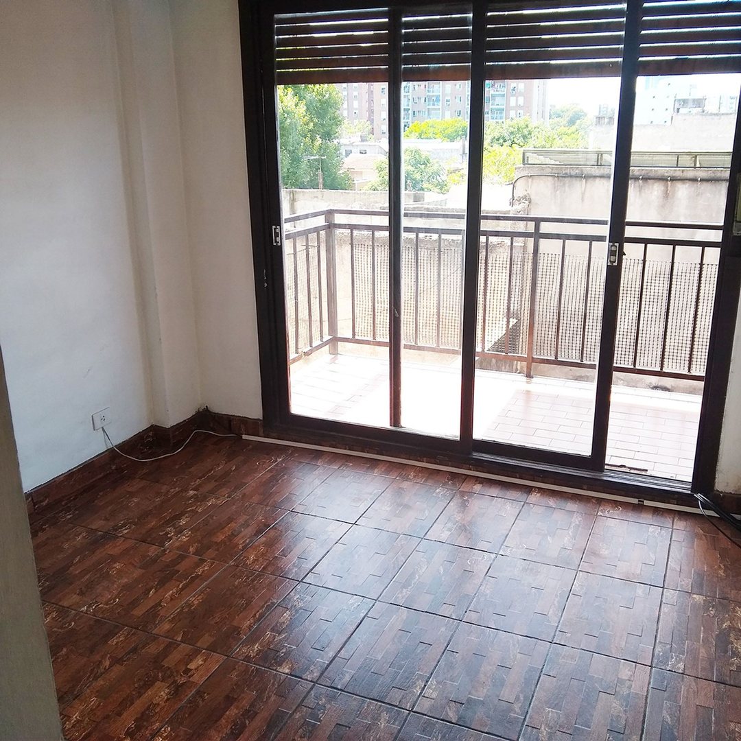 VENTA  2 AMB  LUMINOSO - BALCON-BARRACAS