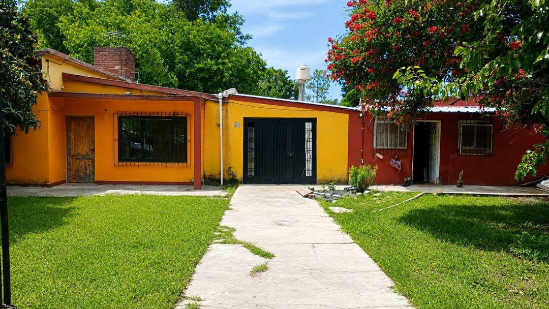 DOS CASA EN TERRENO DE 700 m2 MORENO