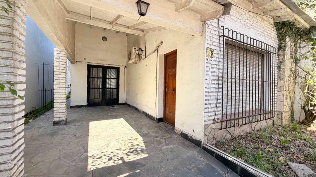Venta Casa 3 amb - Morón - Garage- Jardín-Exc Ubic