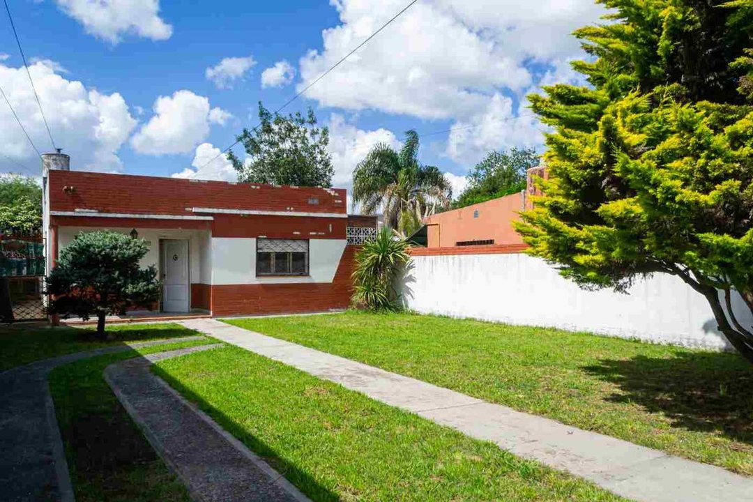 CASA EN VENTA 3 AMBIENTES EN LONGCHAPS