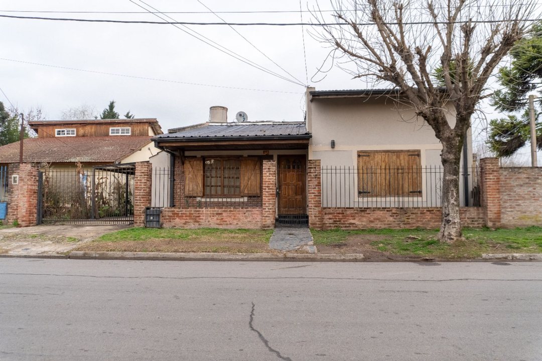 CASA EN VENTA 4 AMBIENTES ALEJANDRO KORN