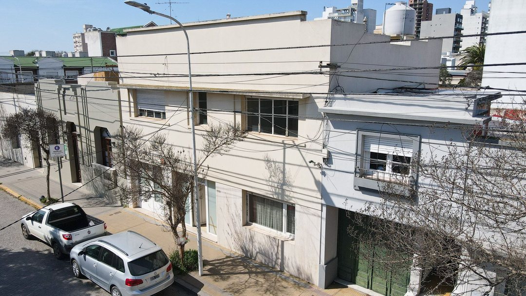 VENTA CASA 6 DORMITORIOS - CENTRO TANDIL