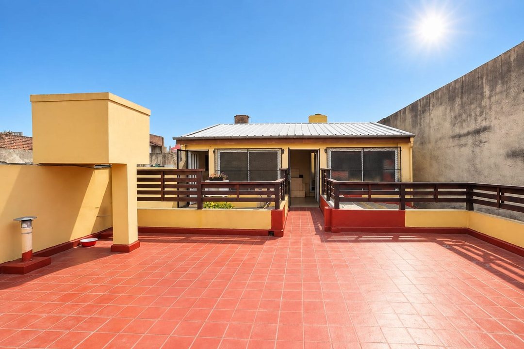 VENTA PH AL FRENTE 4 AMB CON TERRAZA Y COCHERA