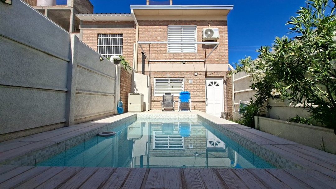 ALQUILER TEMPORARIO CASA AMUEBLADA CON COCHERA