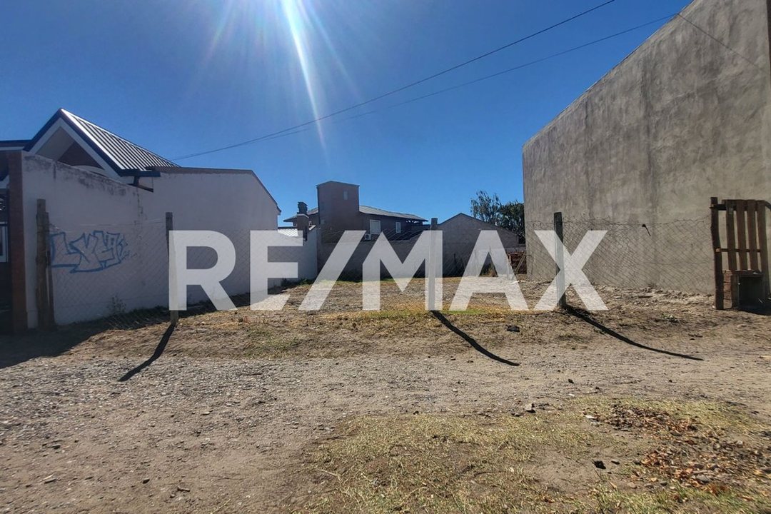 ALQUILER  TERRENO DE 300 M2 EN CENTRO DE PLOTTIER