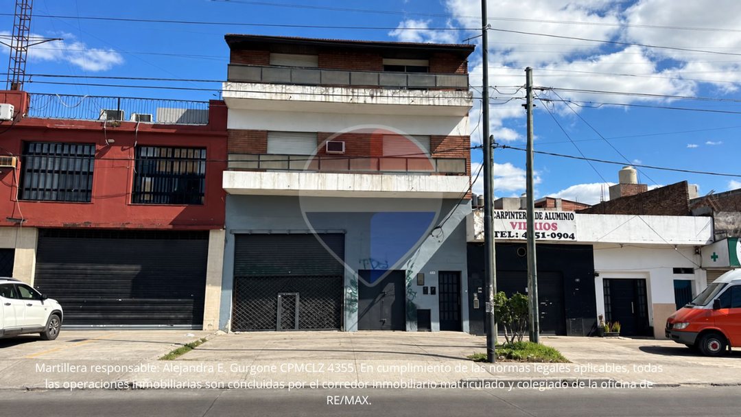 Local comercial + Casa de 5 ambientes