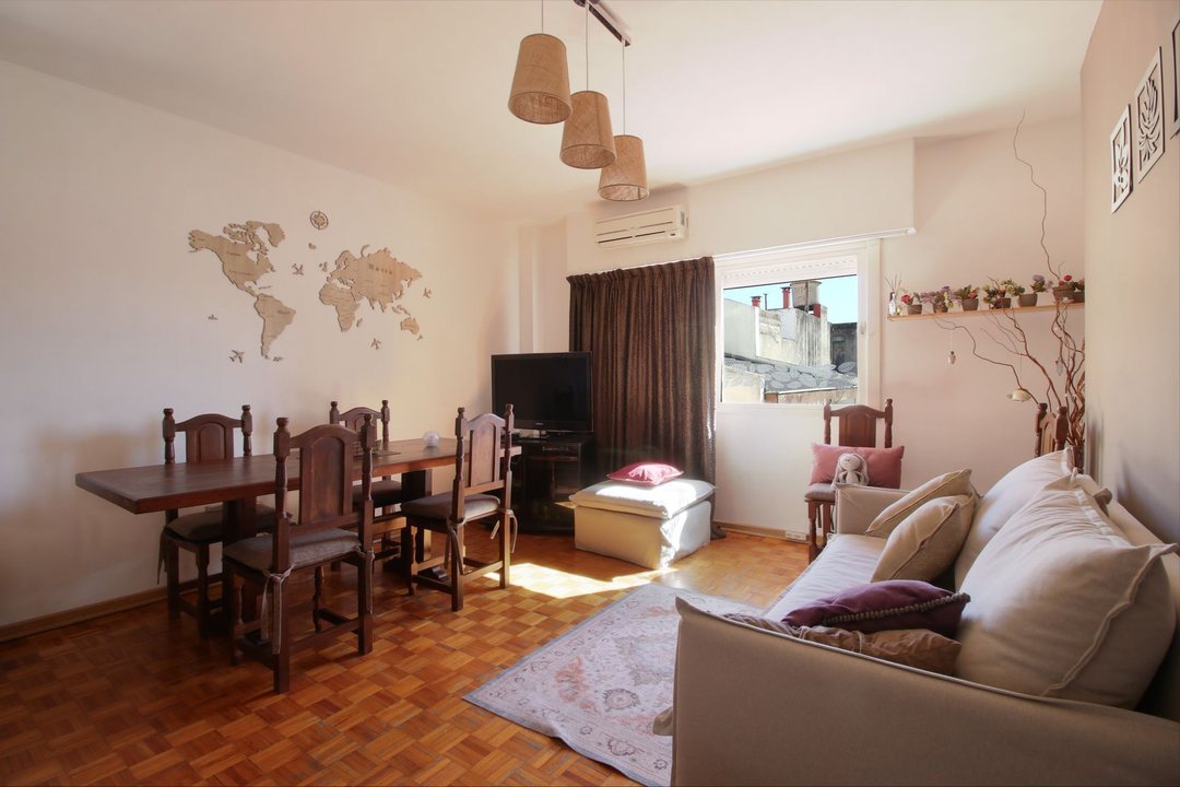 VENTA DE DEPARTAMENTO 3 AMBIENTES Y MEDIO FLORES
