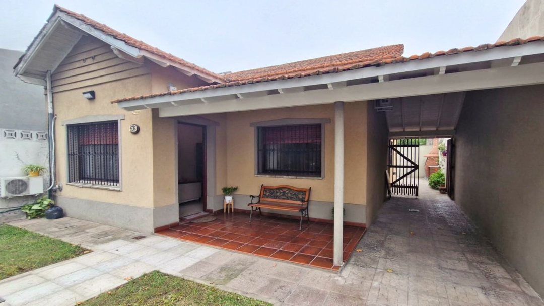 VENTA CASA 3 AMBIENTES HURLINGHAM APTO CREDITO