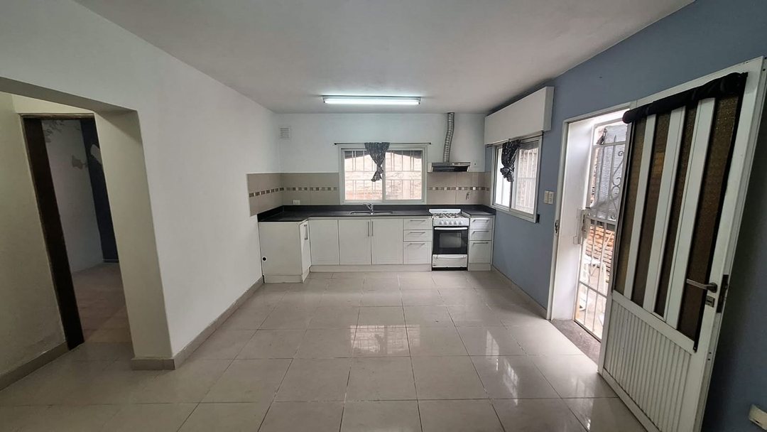 CASA DE PASILLO EN VENTA 2 DORMITORIOS | ECHESORTU