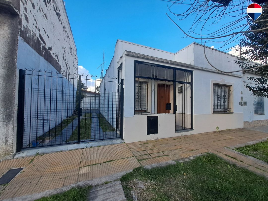 VENTA CASA 4 AMBIENTES EN MORON