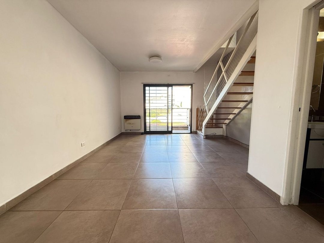 VENTA DPTO 3 AMB. EN DUPLEX CON COCHERA