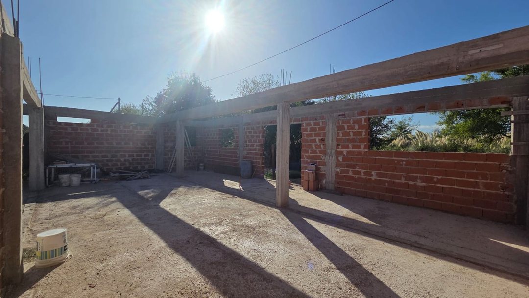 Terreno Pontevedra: quincho y casa a terminar.